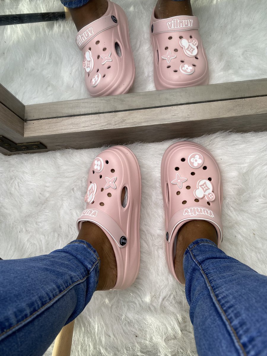 shopkhustle's tweet photo. barbie crocs💖💖😍😍>>> 

#Barbie #backtoschool https://t.co/LI31DqDlKV
