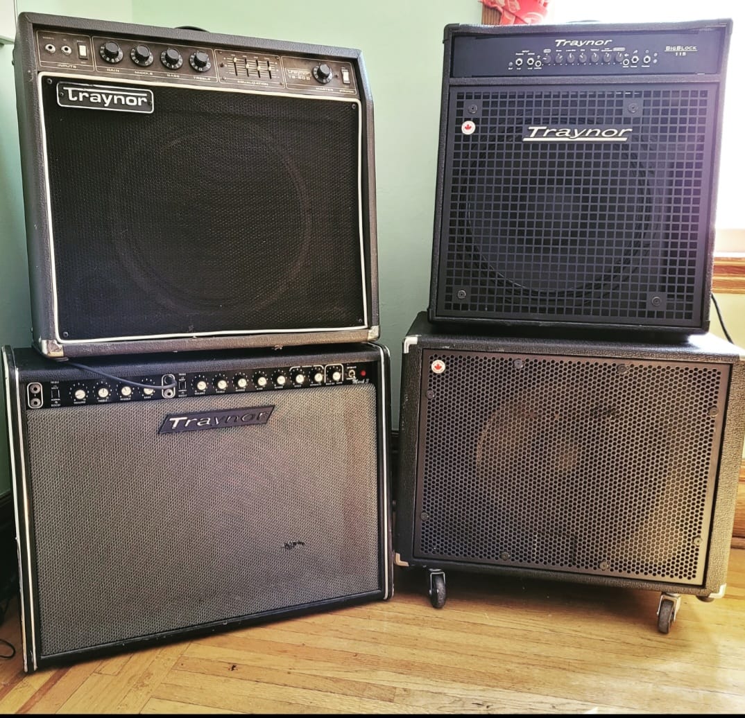 TraynorAmps's tweet photo. Three generations of Traynor 👨👩👦
Which generation is your favourite?
Thanks, Rob
#traynor #traynoramps #guitaramp #guitarhead #guitarcab #bassamp #basshead #basscab #bassist #livemusic #tubeamp #musician #bassguitar #bassplayer #amplifier #guitaramp #music https://t.co/E1CXLCfv6a