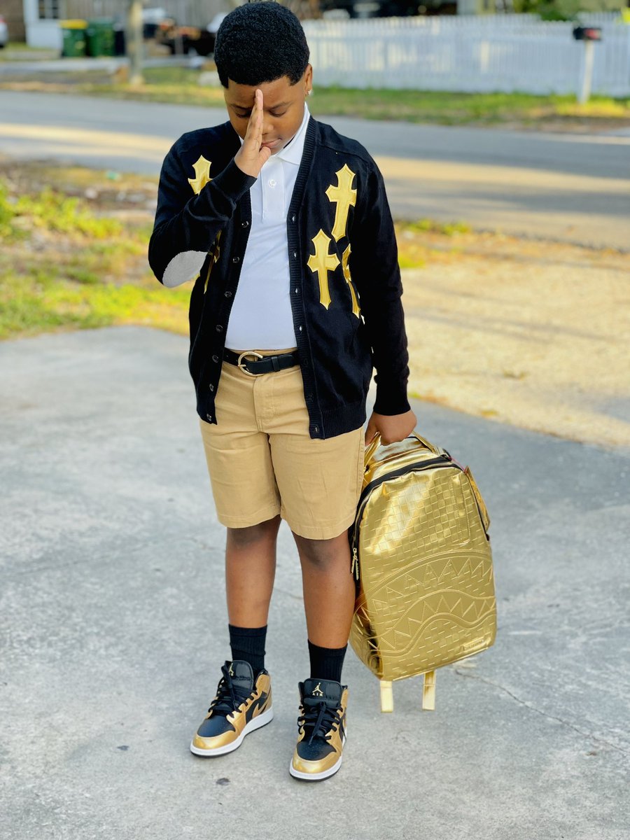 Jazzy_Shen's tweet photo. You can never be overdressed or overeducated 🤩
The Future is Yours⭐️
Be Great in EVERYTHING you do 💫
#FirstDay2k23 #4thGrade #BigPoppy https://t.co/7hDFCtp8UN