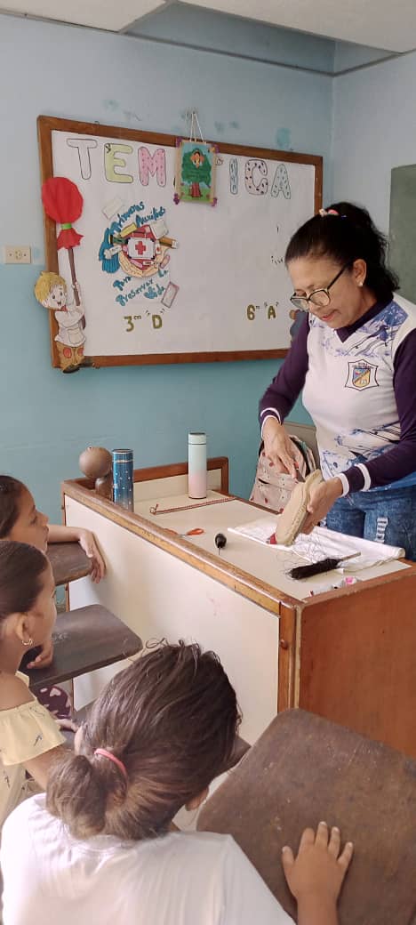 UEJP76's tweet photo. Emprendimiento: Aprendiendo a Coser Zapatos en el Plan Agosto de Escuelas Abiertas en la Esc Josefina Pimentel de Monay del CDCE La Paz Municipio Pampán #Trujillo @_LaAvanzadora @PtmsTrujillo @MPPEDUCACION @DIFD_Trujillo @cdcetrujillo @Twitera74 @DGCPatrimonioy2 #LaPazEsClave https://t.co/FL8hSVKSGk