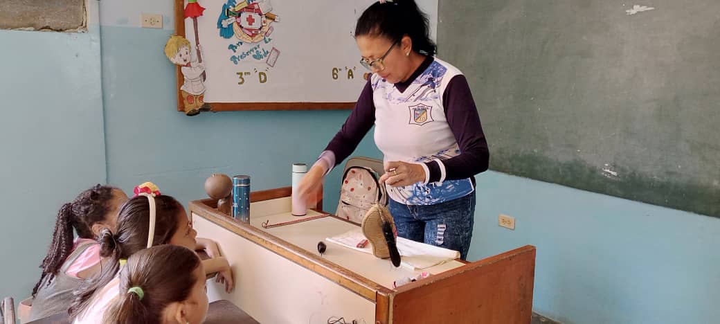 Emprendimiento: Aprendiendo a Coser Zapatos en el Plan Agosto de Escuelas Abiertas en la Esc Josefina Pimentel de Monay del CDCE La Paz Municipio Pampán #Trujillo <a href="/_LaAvanzadora/">Yelitze Santaella</a> <a href="/PtmsTrujillo/">PTMS TRUJILLO</a> @MPPEDUCACION <a href="/DIFD_Trujillo/">División de Investigación y Formación Doc.Trujillo</a> @cdcetrujillo <a href="/Twitera74/">⚢♈𝓒. 𝓡♈⚢</a> <a href="/DGCPatrimonioy2/">DGCULTURA_MPPE</a> #LaPazEsClave