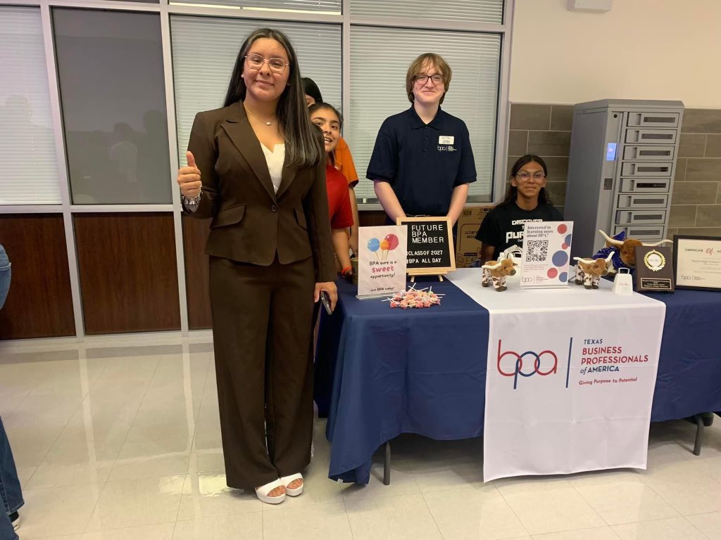 bpaseguin's tweet photo. Seguin BPA had a blast with our Freshman Class of 2027 yesterday! We can’t wait to welcome new members into our chapter!

#bpaallday 
@SeguinHSTx @SeguinCTE @txbpa https://t.co/RmVToZmPGt