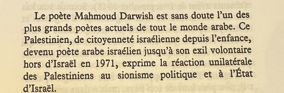 📖 🇵🇸 🇮🇱 | Le poète Mahmoud Darwish est sans doute l'un des plus grands poètes actuels de tout le monde arabe. Ce Palestinien, de citoyenneté israélienne depuis l'enfance, devenu poète arabe israélien jusqu'à son exil volontaire hors d'Israël en 1971, exprime la réaction…