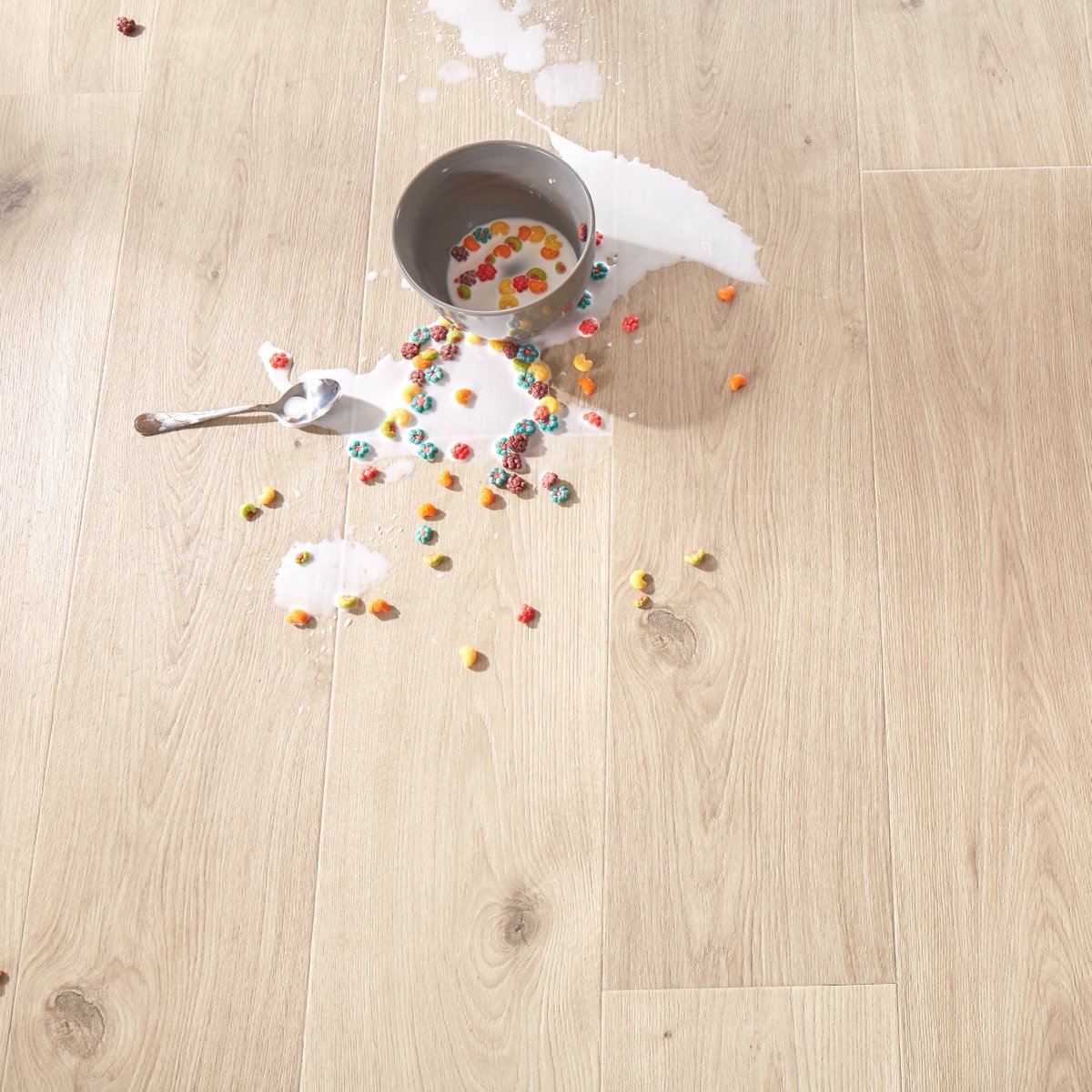 pergo's tweet image. Don&apos;t cry over spilled milk. 🥛 

#SignatureTechnology gives #Pergo Elements Ultra the look and feel of authentic hardwood, with the full-coverage waterproofing of #WetProtect.

Featured #Flooring: Pergo Elements Ultra Transom in Monument Grey Oak
💻: bit.ly/47rZXUr