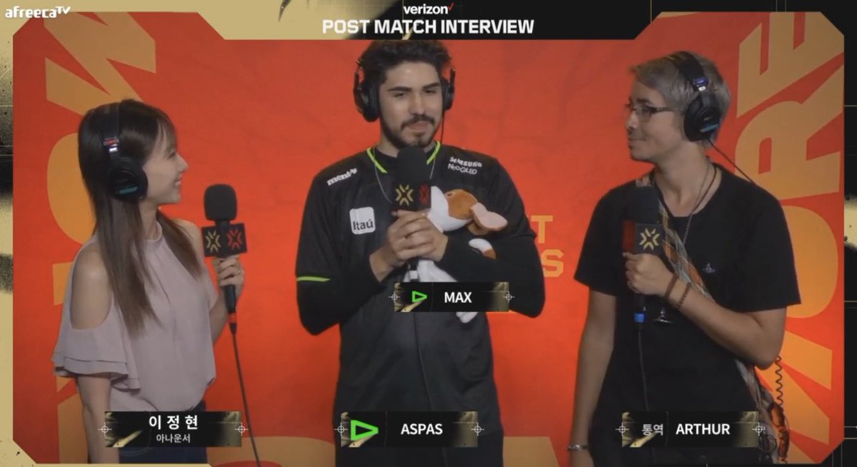LOUDgg's tweet photo. e a riot q colocou tag no doguinho https://t.co/kC9xKiQmoP