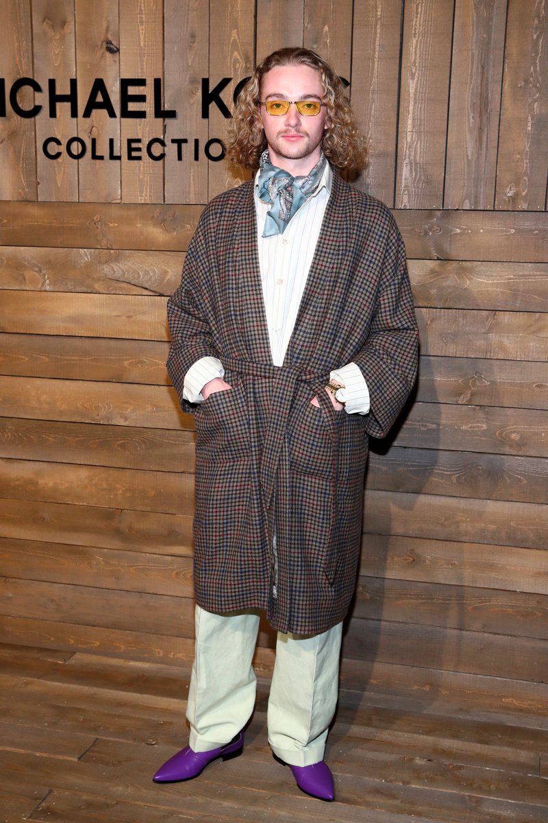 Klarna's tweet photo. Without a club since leaving Everton, Tom Davies has always done his best to claim the best-dressed award.
We'd call this: under-appreciated '70s writer crossed with eccentric posh pub owner.
#FootballThreads
🧵5/6 https://t.co/ae7gRBtUnd