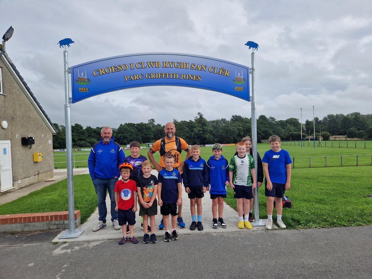 jo6ed's tweet photo. @RuggerRun @whitlandrfchome @LaugharneRFC @stclearsrfc_XV Thankyou for ending today's part of your challenge in @stclearsrfc_XV. Good luck for the rest of your journey 🏉🐗 https://t.co/mwSZAsXpHW