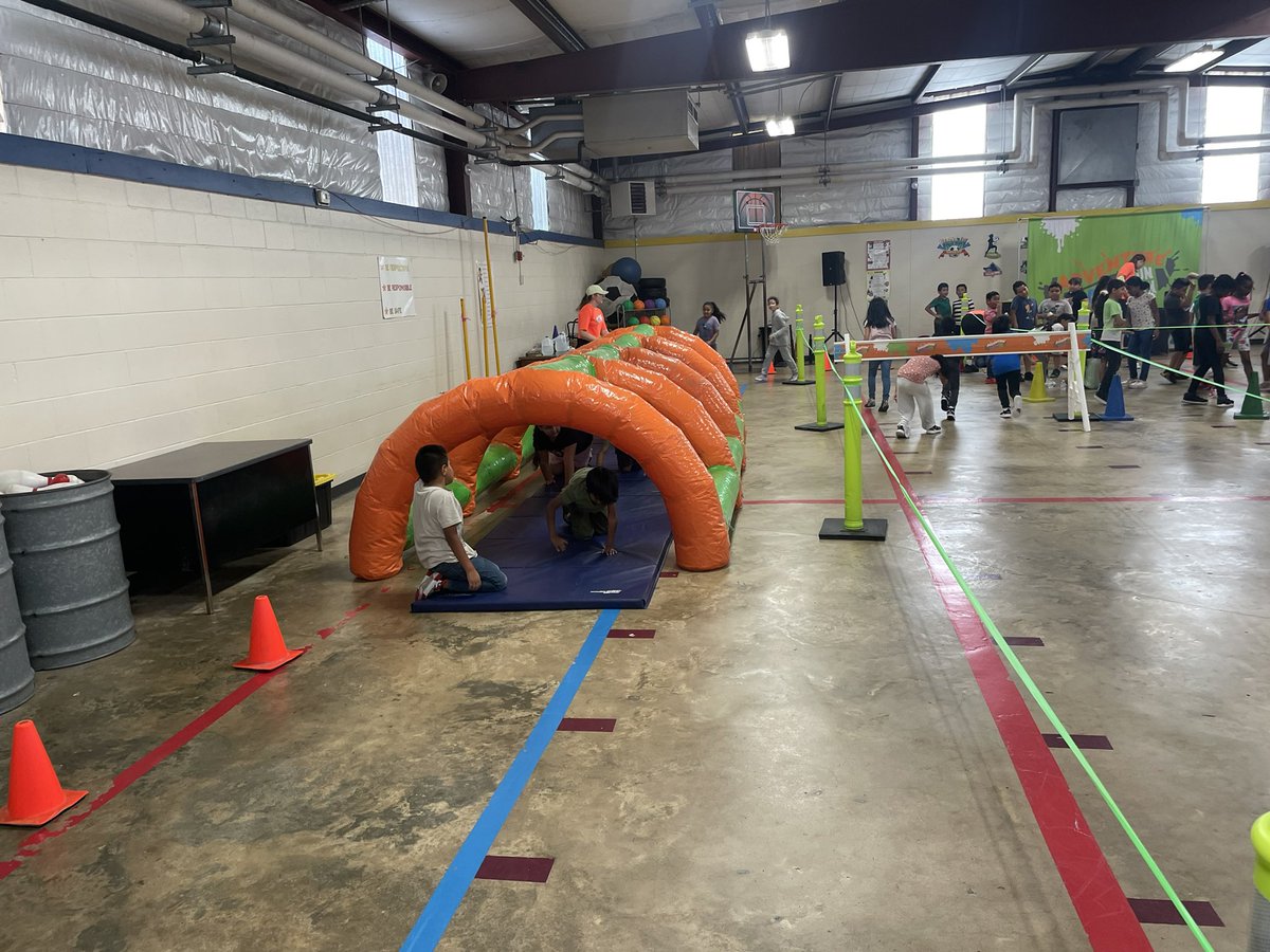 MsWheatsroom's tweet photo. Adventure fun run today!!!@ErmelES_AISD https://t.co/4tOeuKvNLy