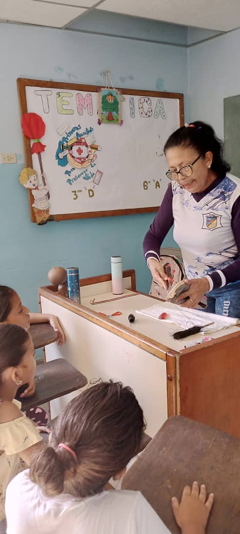Emprendimiento: Aprendiendo a Coser Zapatos en el Plan Agosto de Escuelas Abiertas en la Esc Josefina Pimentel de Monay del CDCE La Paz Municipio Pampán #Trujillo <a href="/_LaAvanzadora/">Yelitze Santaella</a> <a href="/PtmsTrujillo/">PTMS TRUJILLO</a> @MPPEDUCACION <a href="/DIFD_Trujillo/">División de Investigación y Formación Doc.Trujillo</a> @cdcetrujillo <a href="/Twitera74/">⚢♈𝓒. 𝓡♈⚢</a> <a href="/DGCPatrimonioy2/">DGCULTURA_MPPE</a> #LaPazEsClave