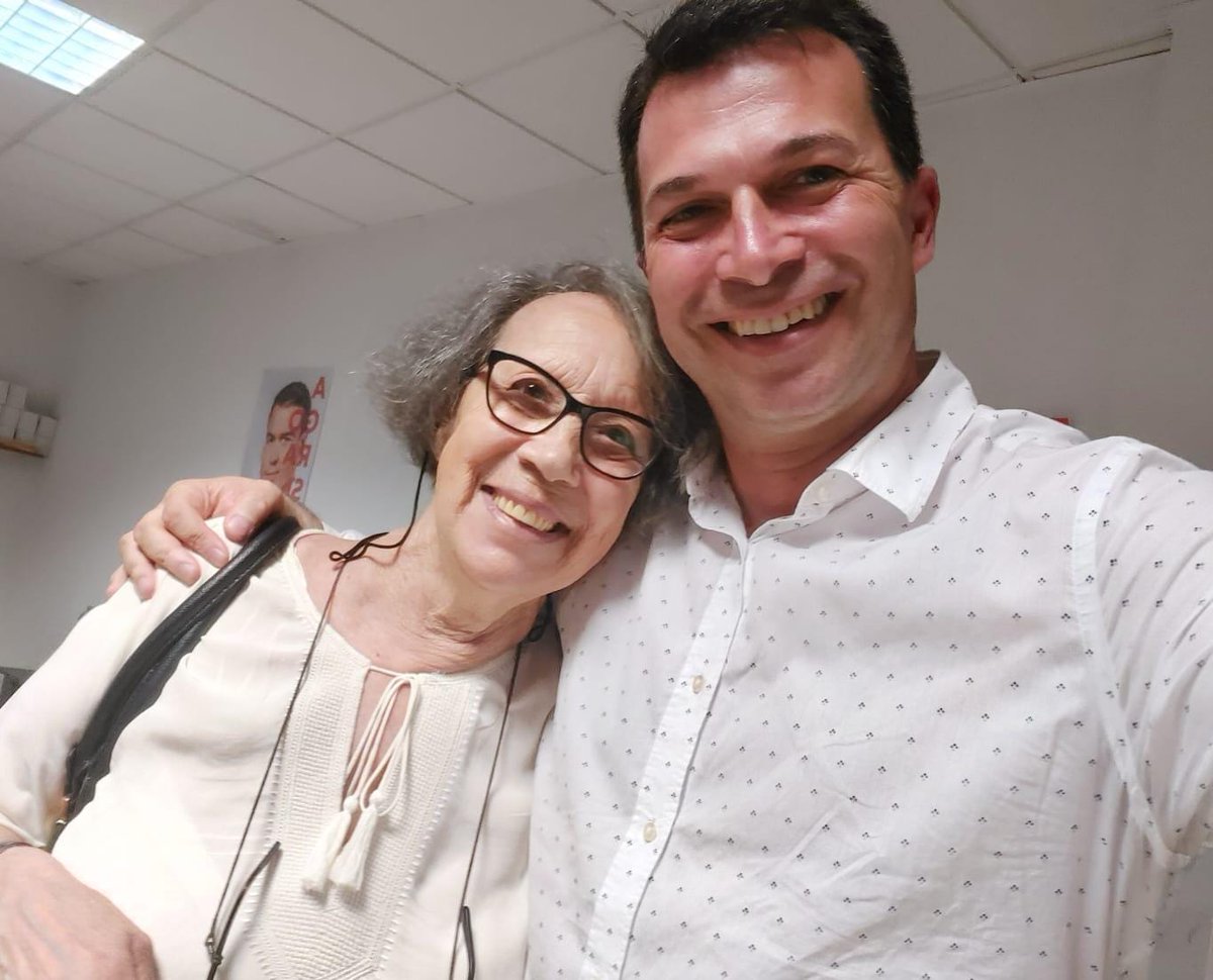 G_Caballero_M's tweet photo. Sempre é un pracer sentir a vitalidade e o compromiso da benquerida Marisa Domínguez Filgueira, loitadora socialista dende sempre, a militante máis veterana de todo o @PSdeG. Representa autenticidade e paixón socialista. Seguimos, Marisa, dende a esquerda, a pé de país😉🌹🌹🌹 https://t.co/GVJ2LCL8NK