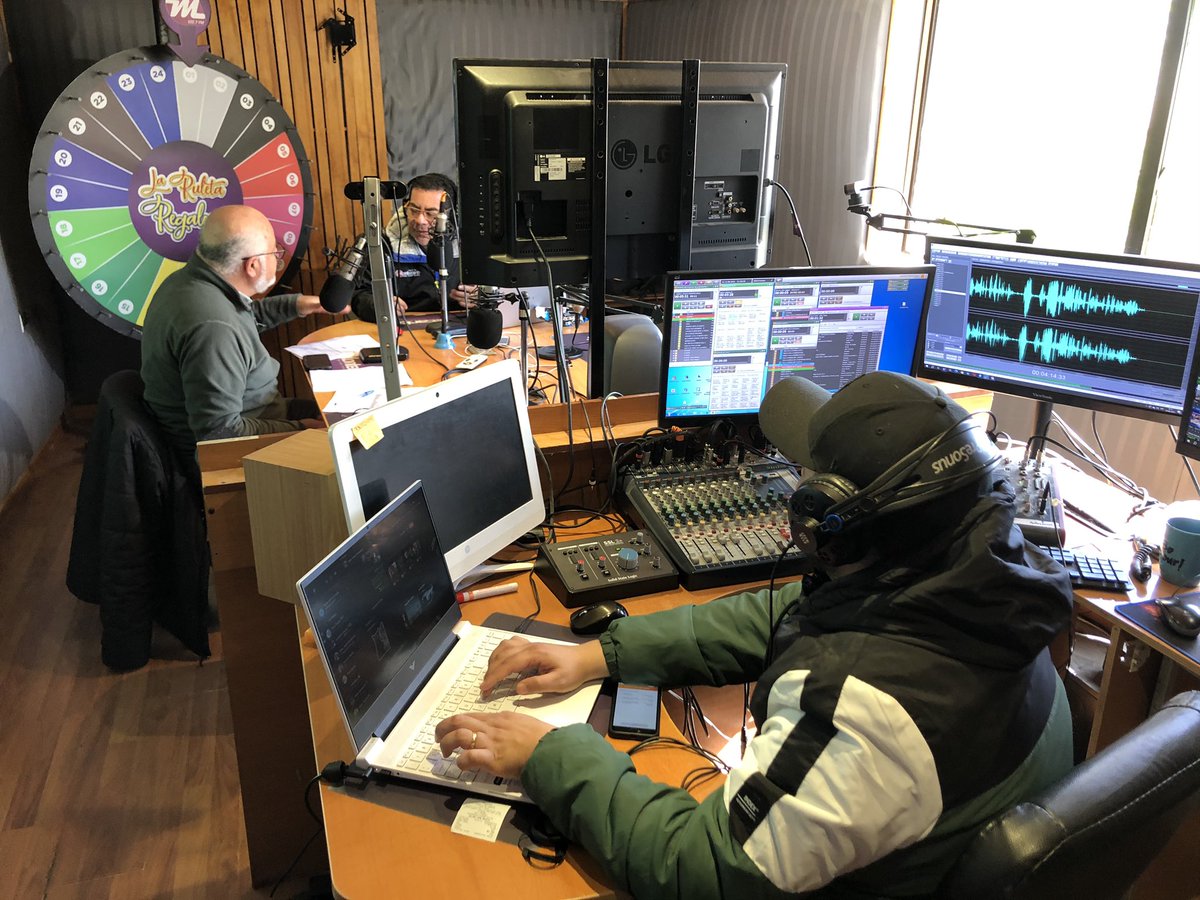 MDSCoquimbo's tweet photo. 🎙📻A esta hora nuestro Seremi de @MDSCoquimbo @eduardoalcayaga en @montecarlocl se refiere a los resultados de la Encuesta #CASEN2022, que reflejan una baja de la pobreza en la #RegiónDeCoquimbo▶️👉https://t.co/UVmgszfah4 https://t.co/f0gFtcOZ1d