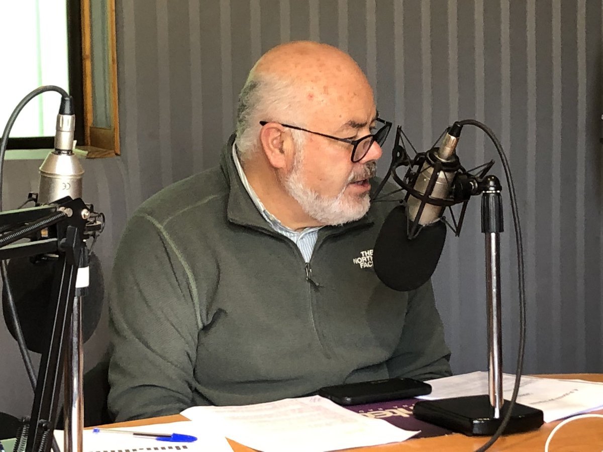 MDSCoquimbo's tweet photo. 🎙📻A esta hora nuestro Seremi de @MDSCoquimbo @eduardoalcayaga en @montecarlocl se refiere a los resultados de la Encuesta #CASEN2022, que reflejan una baja de la pobreza en la #RegiónDeCoquimbo▶️👉https://t.co/UVmgszfah4 https://t.co/f0gFtcOZ1d