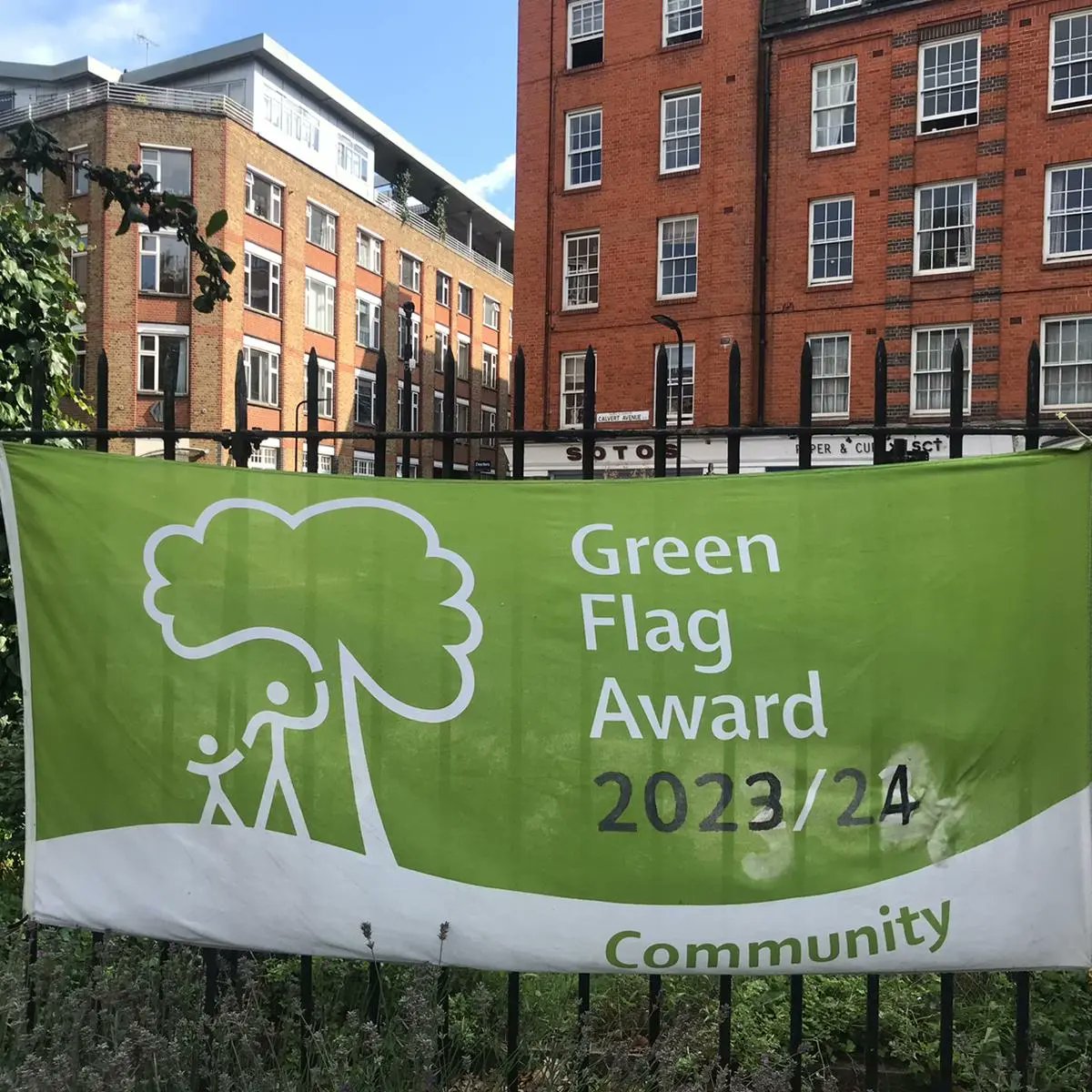 Spitalfields Crypt Trust (@sctrecovery) on Twitter photo 🌳🏆 We are thrilled to share that we have received another <a href="/GreenFlagAward/">GreenFlagAward</a> for our community gardens in Shoreditch! 🥳🌸 Well done to everyone involved 👏 Come pay us a visit to see the beauty for yourself! 🌿🌸 #GreenFlagAward #CommunityGarden #LondonGreenSpaces 🌳🏆 We are thrilled to share that we have received another <a href="/GreenFlagAward/">GreenFlagAward</a> for our community gardens in Shoreditch! 🥳🌸 Well done to everyone involved 👏 Come pay us a visit to see the beauty for yourself! 🌿🌸 #GreenFlagAward #CommunityGarden #LondonGreenSpaces