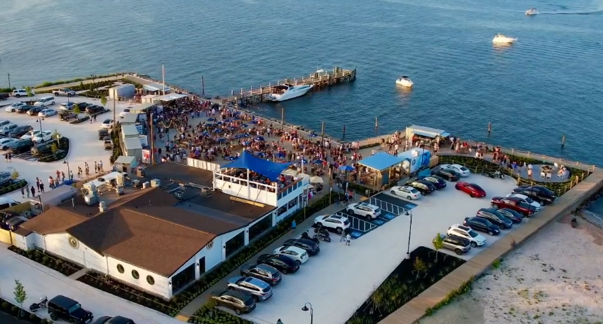 It’s Friday! Kick of your weekend with us today on the #NewBedford waterfront at Cisco Kitchen + Bar! Music 6-9pm. 1482 E Rodney French Blvd. New Bedford, MA 02744 #thesilks #telecasterisland #ciscobrewers #live #music #summer #outdoorconcert