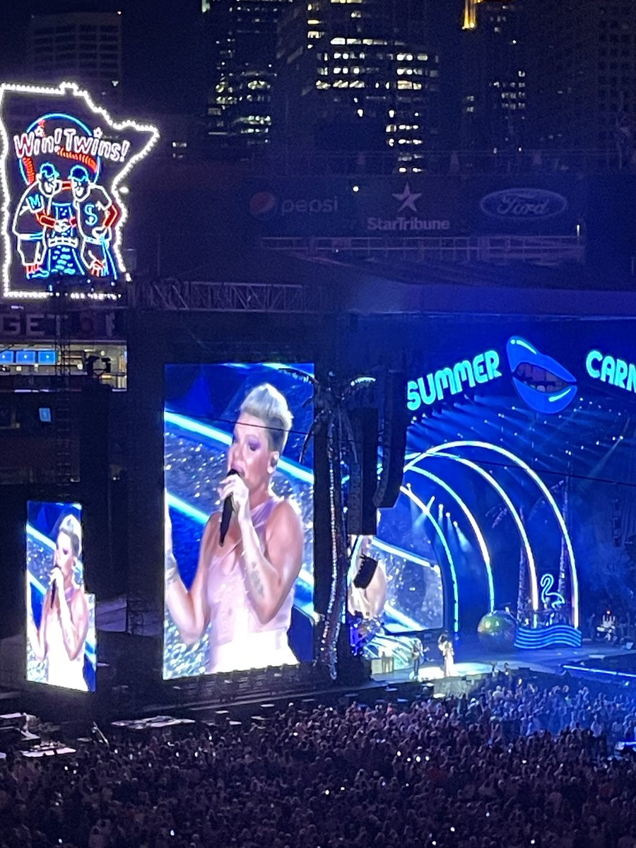 beejack209's tweet photo. @Pink What a night!! Hands down one of the best concerts I’ve been too. If you get a chance to see P!nk, go. You will not be disappointed. https://t.co/snqTIPV8yD