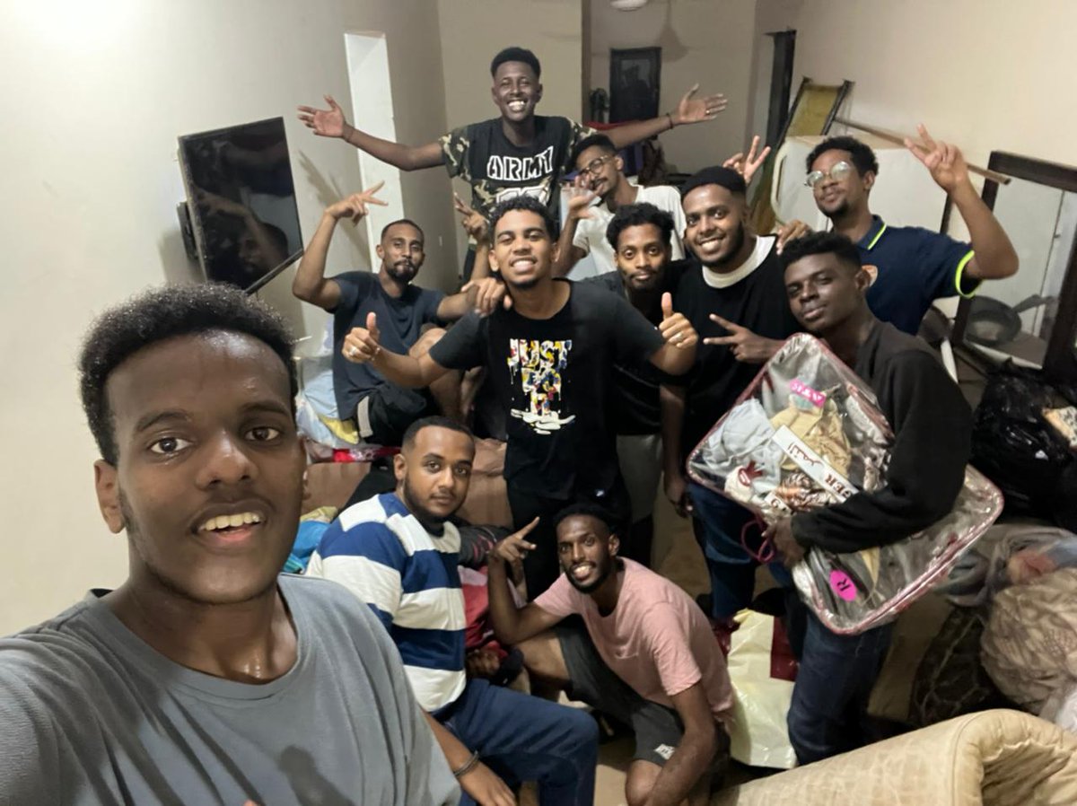 -     هَل ترجعُ الدارُ بعدَ البعدِ آنسَة
وَهَل تعودُ لنا ايامُنَا الأُولُ؟