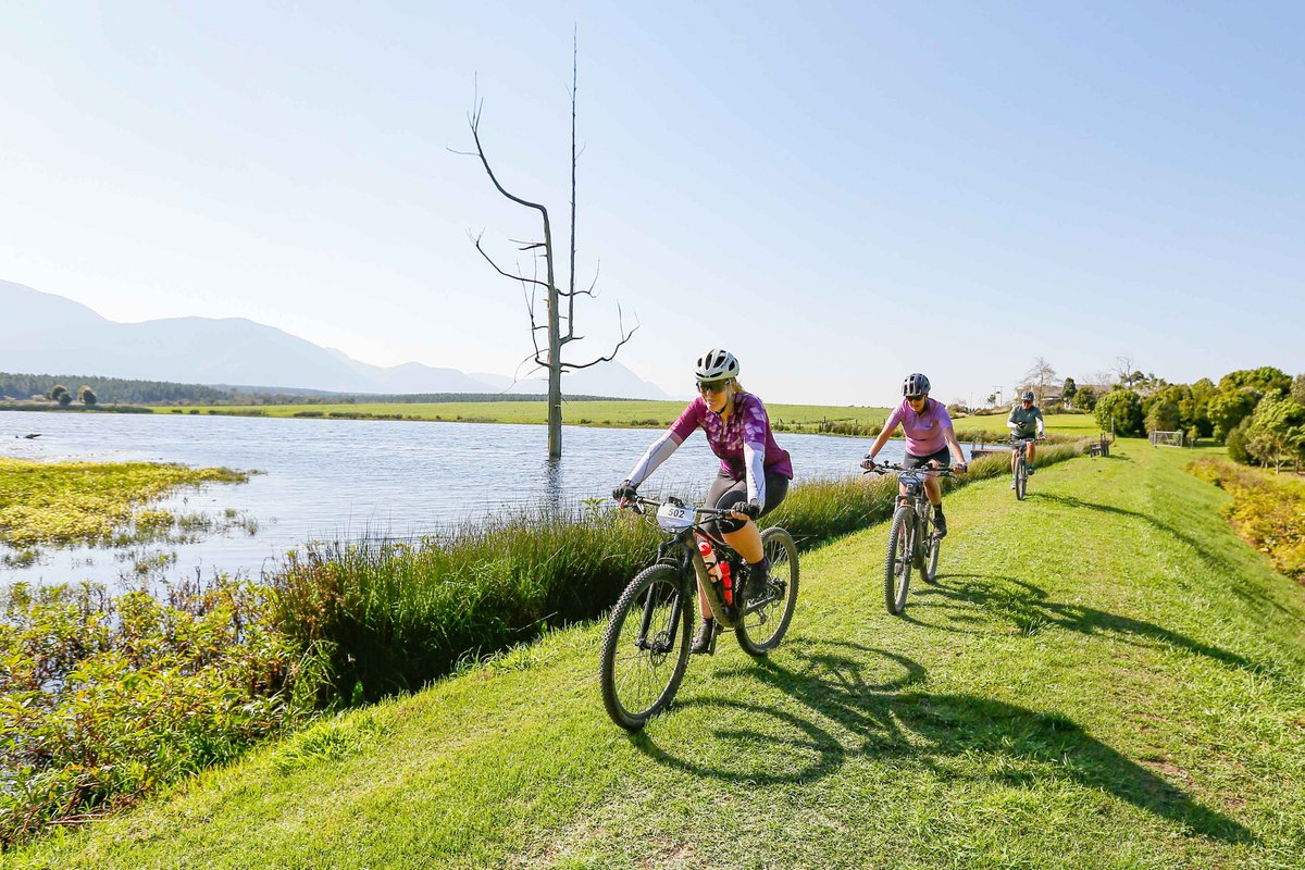 SRTraverse's tweet photo. The women lit it up on Stage 1 of the @GlacierBySanlam #StormsRiverTraverse. Yolande de Villers & Steph Wohlters battled it out with Karla Stumpf & Kelsey van Schoor. While Anel Strampe blitzed the 62km course in the solo eBike women's competition
https://t.co/c9GW0kjGdG https://t.co/XKF2MTn6OI