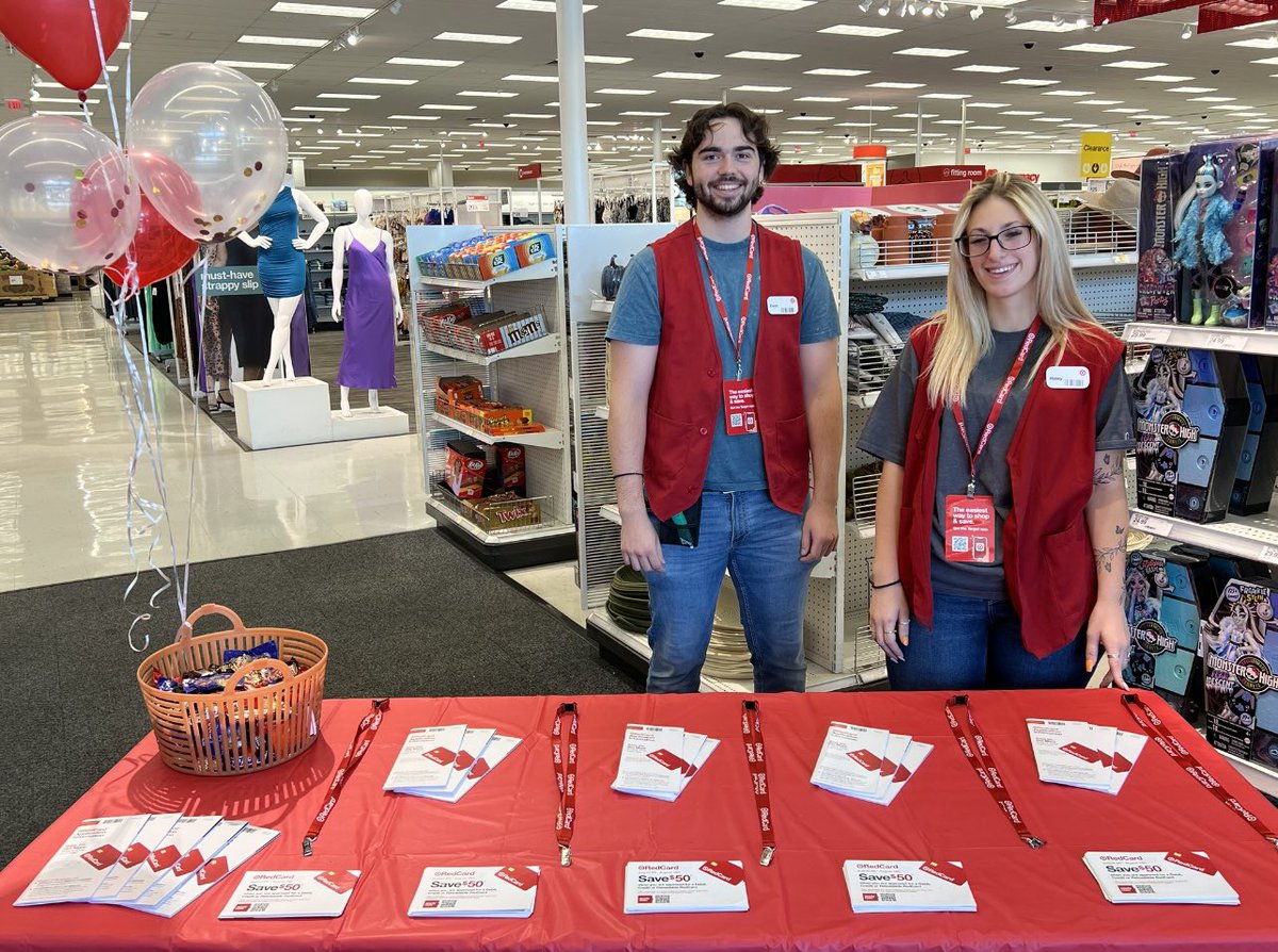 GrecoJadeA's tweet photo. Come say hi to HR Expert Haley &amp; Guest Advocate Evan so you can learn all about the perks of Targets RedCard &amp; Target Circle!! #T3318 #LoyaltyEvent 🎯 https://t.co/4eO3F8EVI2