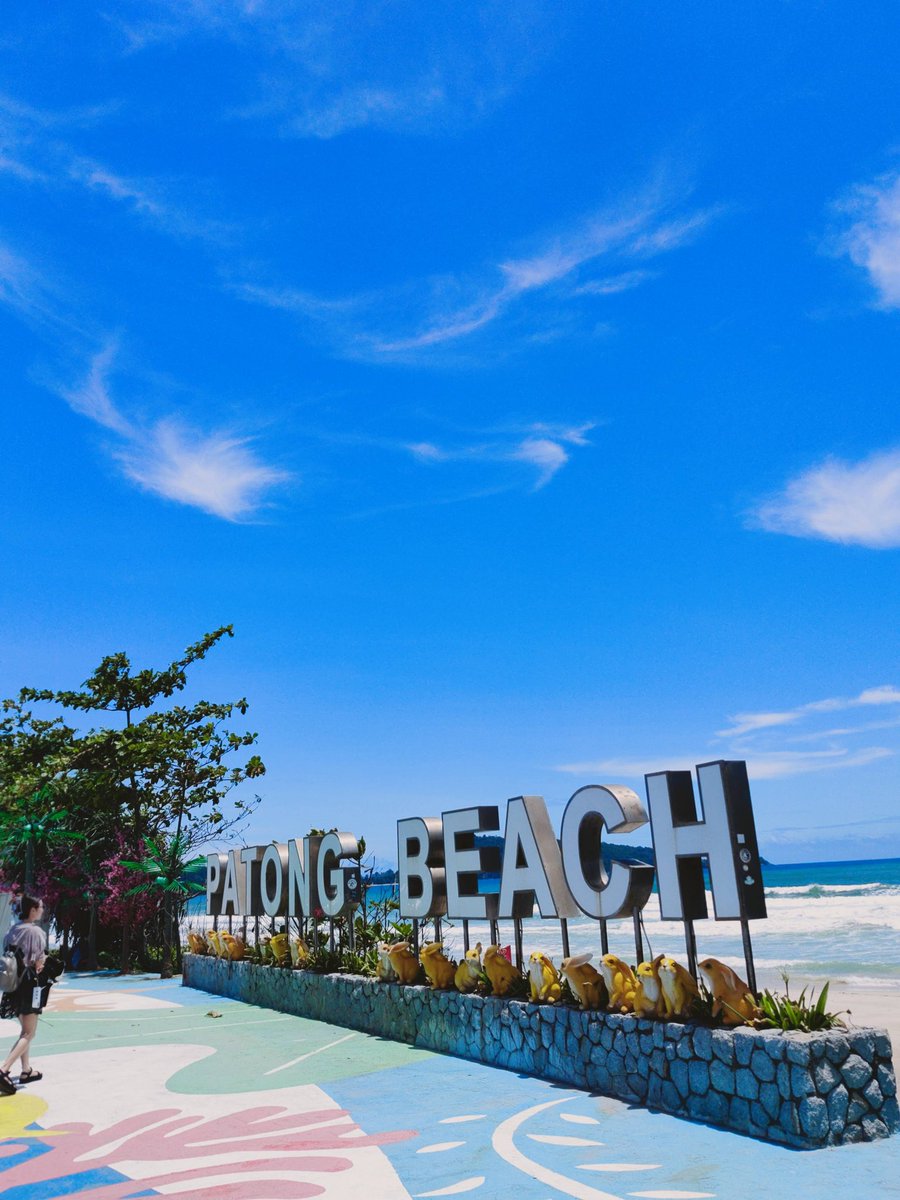 32yuio's tweet photo. 最終日はホテルのプールでのんびりしてパトンビーチをさんぽ🏖️
夜はバンザーン市場で串物食べてバングラ通りでお姉さんたちと遊んだ🤣ゲーム負けすぎてテキーラ奢ってみんなで一気してた(笑)見てることしかできなかった🤣生バンドのライブバーも行けた🍹
前回してないことをたくさんできた🤤移動🛩 https://t.co/VuxXWHJl7f