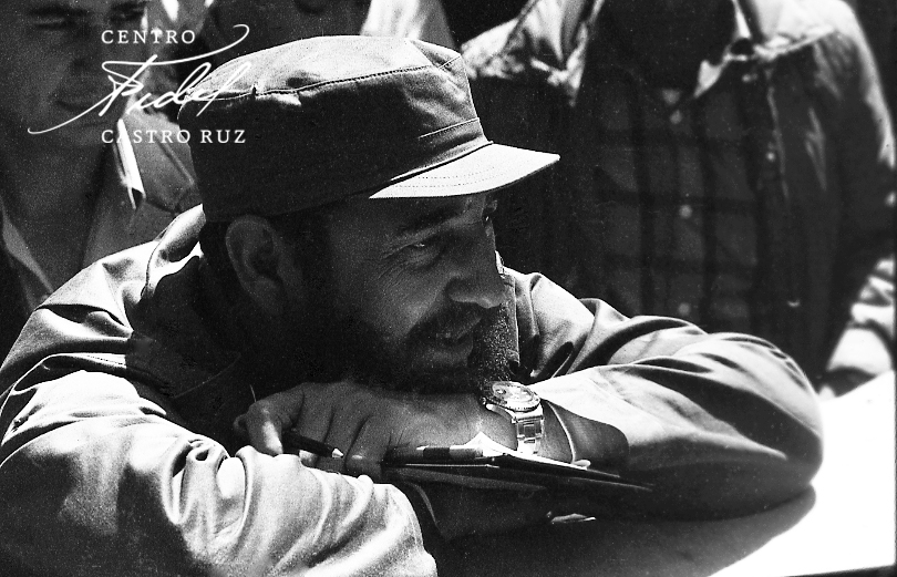 #Fidel:'Cada vez que tengo tiempo de reunirme con los jóvenes siento una especial emoción, porque sé que las naciones y los grandes ideales pueden esperar mucho de los jóvenes'. #NuestroFidel #97Aniversario #FidelVive