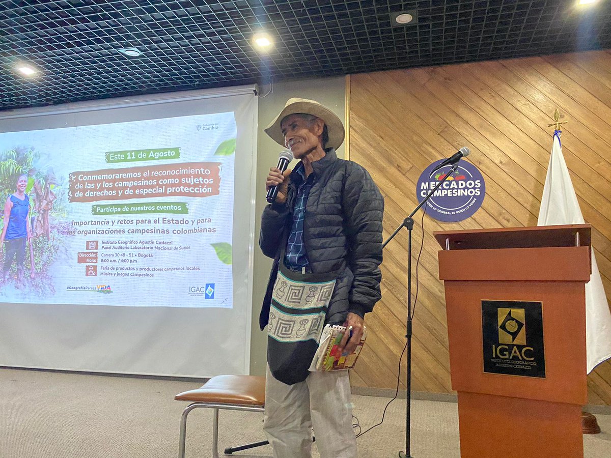 igacColombia's tweet photo. 👏🏽José Antonio Bautista, veedor ciudadano y representante del campesinado, a través del arte y la poesía resaltó la importancia del trabajo de los y las campesinas de Colombia en el desarrollo rural del país.🇨🇴💪🫶 https://t.co/EWNelGd6OX