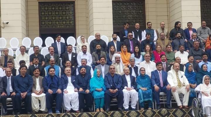 HafeezJuttPPP's tweet photo. سندھ اسمبلی کے آخری روز  ارکان اسمبلی کی  الوداعی تصویر https://t.co/E2P4ezjYEf