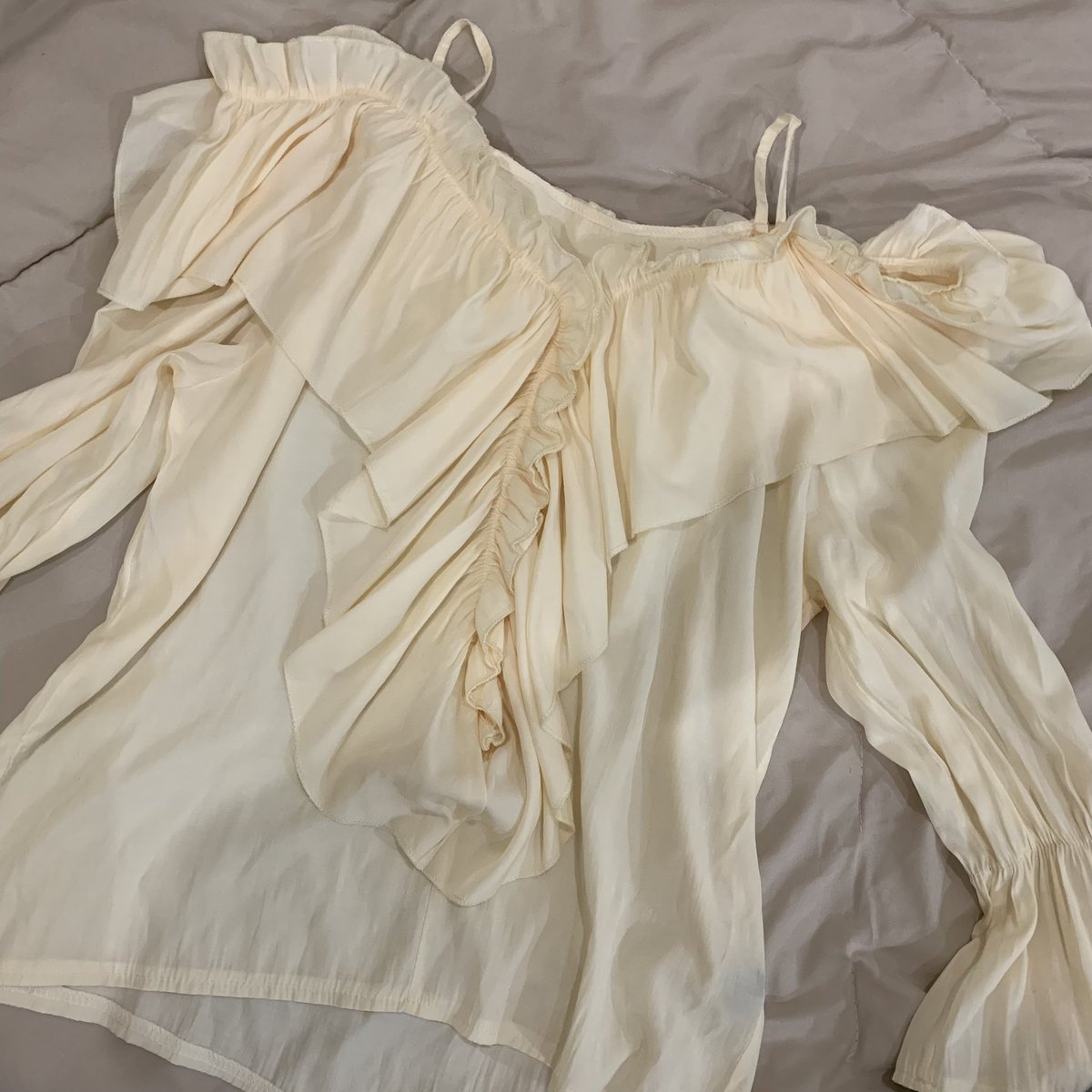 padayyy's tweet photo. เสื้อเปิดไหล่หวานๆ ของ basics by sita ผ้าพลิ้วดีไม่ไหว ซื้อเก็บสภาพเหมือนมือ 1 

#ส่งต่อ 120฿ 🍰✨💥 

#ส่งต่อเสื้อผ้า #ส่งต่อเสื้อผ้ามือสอง #เสื้อผ้ามือสอง #cintageshop #everymayshop #stylistshop #เสื้อผ้ามือ2 #เสื้อผ้าเกาหลี #โล๊ะตู้ #basicsbysita https://t.co/diLSLLtsDC