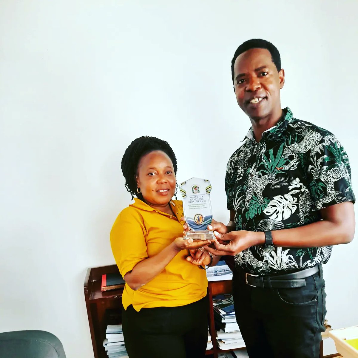 SoAFUDSM's tweet photo. Pongezi kwa Shule Kuu ya Akua na Teknolojia ya uvuvi (SoAF) kwa kuchangia sehemu kubwa ya ushindi huu katika Maonesho ya Kimataifa ya Nanenane yaliyofanyika Jijini Mbeya, na kufungwa na Rais wa Jamhuri ya Muungano wa Tanzania Dkt. Samia Suluhu Hassan. #SoAF #Ushindi https://t.co/IohdrkECYk