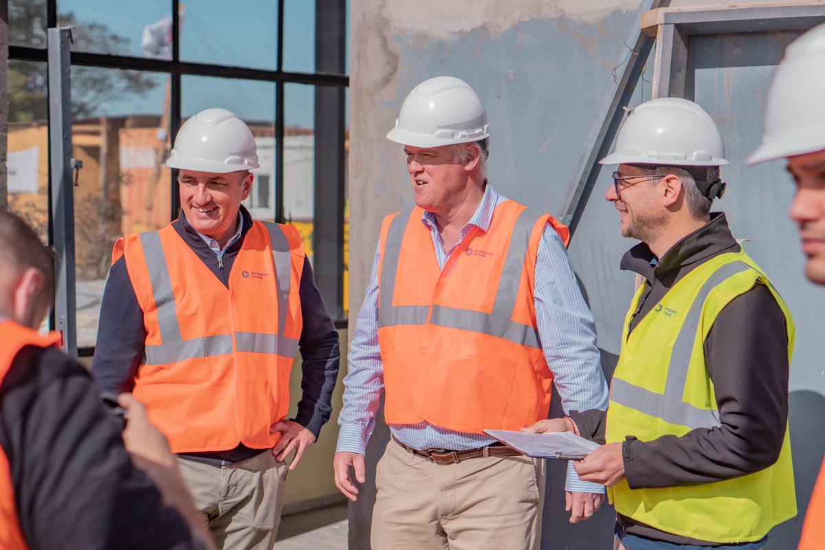 ¡Nos impactó cómo está quedando el nuevo Aeropuerto de Salto!, 🤩✈️
Les compartimos imágenes del avance de obras de lo que será un aeropuerto modelo de primer nivel. 🙌🏼
El Gobierno nacional una vez más apostando fuerte a nuestro departamento, hoy lo recorrimos junto a