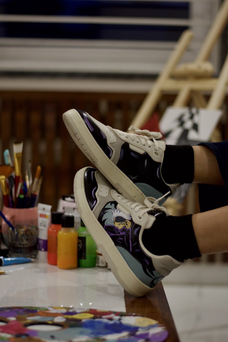 kryoutloud_'s tweet photo. Anime custom sneakers ✨
.
.
#custom #customsneakers #customkicks #customised #anime #jujtsukaisen #animeart #paintedsneakers https://t.co/vbIA4Nv5Wz