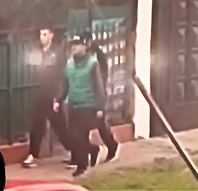 Estas lacras son los asesinos del doctor Juan Carlos Cruz
Estas son su caras, ayudemos difundiendo la foto para q encuentren a estos hdp.
🙏RT
#JusticiaParaJuanCarlos