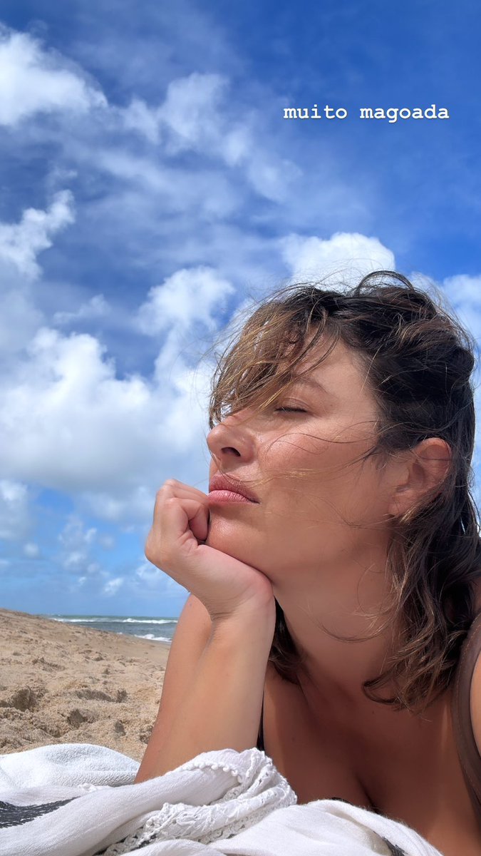 centralgitie's tweet photo. “Buen Día Mundo” nossa Deusa curtindo muito na Bahia! ❤️

📲 | Giselle Itié via Instagram Stories. https://t.co/sZgSHzU3V3