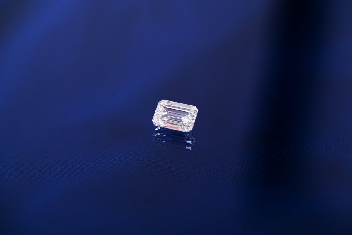 JewelryExchange's tweet image. Elevate your elegance with our Certified Lab 5ct Emerald VS2 F Loose Diamond for just $5999. 🌟 Explore more lab diamond treasures in our collection! 💎 #LabDiamonds #JewelryExchange
jewelryexchange.com/all-lab-grown-…