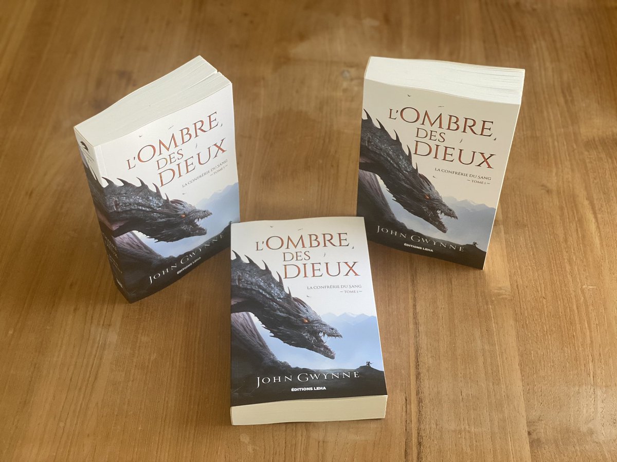 Ils sont arrivés !!! 🥳
 
Ils sont magnifiques… 🥰
 
…et bientôt ils seront vôtres !!! 😉
 
De la Fantasy viking au sommet par un des auteurs majeurs du genre. 🤩
 
En librairie le 31 août 2023 ! ❤️
