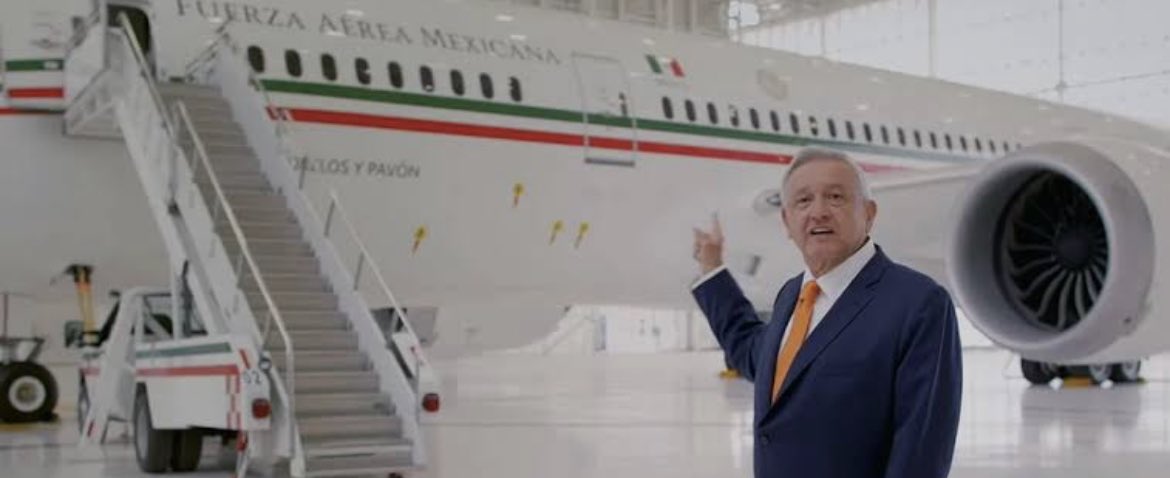 gde_alfil's tweet photo. Andres Manuel Lopez Obrador  @lopezobrador_ 
Presidente constitucional de los Estados Unidos Mexicanos 

Este ciudadano mayor de edad , en pleno uso de sus facultades mentales, al corriente en el pago de  impuestos , ante usted y con el debido respeto , pregunto lo siguiente ( solo 2 preguntas , no más ) :
1.- ¿ Podría usted informarme , donde están físicamente y con qu�� número económico están marcadas , las pipas compradas por el canciller Ebrard. ( no me interesa costo , solo ubicación física ) ?
2.- ¿ Como usted Vendió el TP-01 ( avión presidencial ) , si el avión no era propiedad de la nación , aún . Estaba en arrendamiento y usted dijo , haberlo vendido ; Sin cuestionar que previo , ya usted lo había rifado ( solamente me gustaría saber método  , no precio de venta , ni de compra ) ?

Sin otro particular de momento , y en espera de su gentil respuesta , quedó de usted .

PD : hago esta petición por este medio , ya que los portales de “TRANSPARENCIA” usted los tiene inoperantes. 

Atte 
@AlfilGdeA