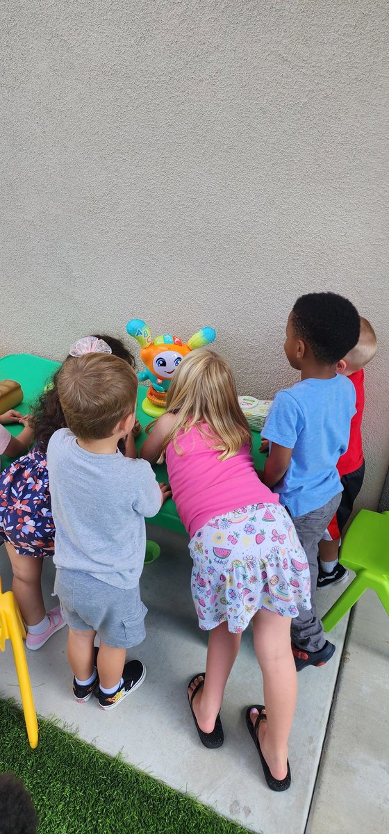 Jenkins_Care2's tweet photo. Happy Friday from the kiddos and their new favorite toy! #JenkinsFamilyChildCare #Menifee #ChildCare #Daycare #StaySafeStayHealthy https://t.co/49XWF4hp1A