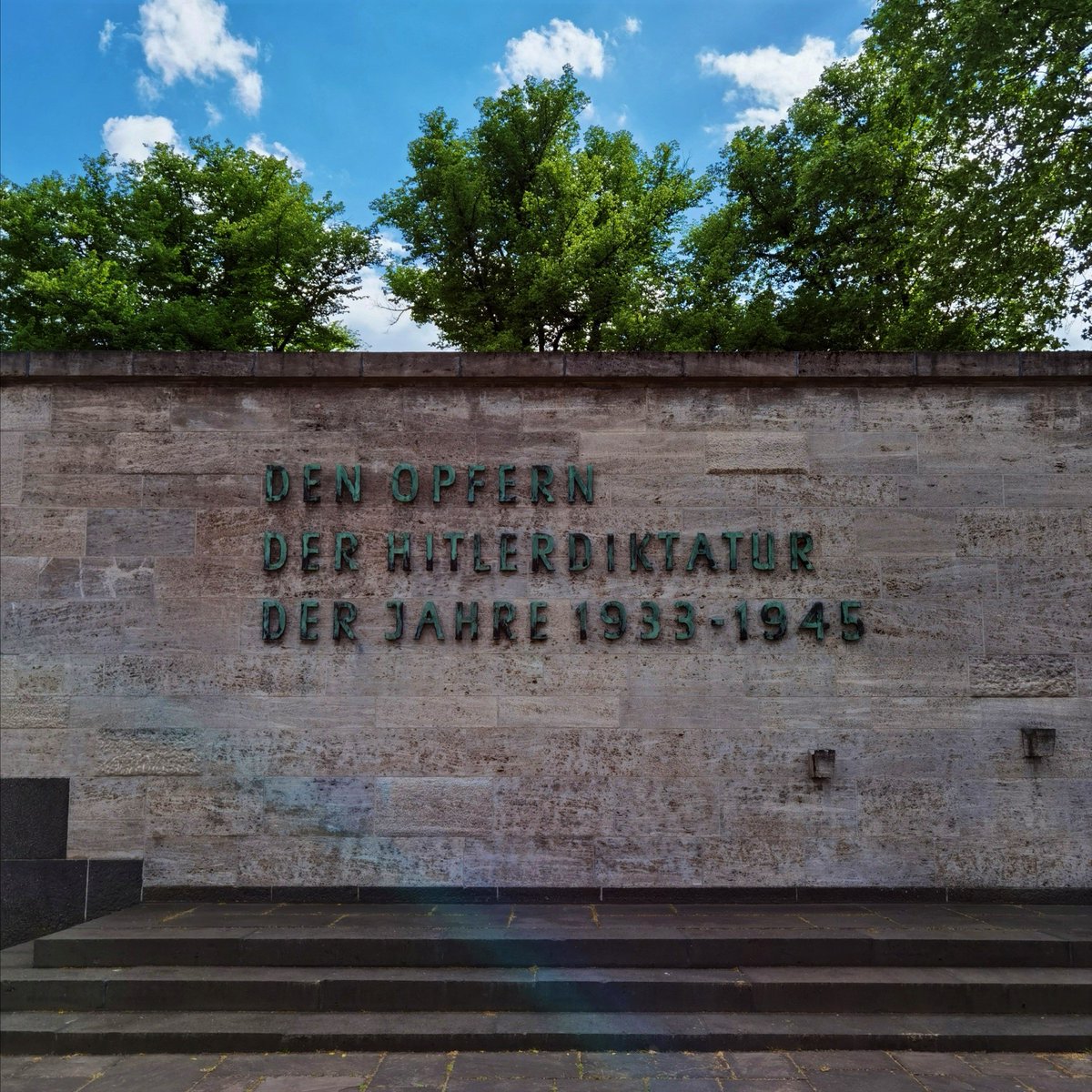 Stift_und_Bogen's tweet photo. "Ich habe die Freude, mit meinem guten, lieben, treuen Fritz gemeinsam den Pilgerlauf zu beenden." Zitat aus dem Abschiedsbrief von Klara #Stoffels (* 1904, † 1944), als "Zeugin Jehovas" unter dem Naziterror #otd vor 79 Jahren im Strafgefängnis Plötzensee enthauptet.

#Berlin https://t.co/ZxIfFG4iZY