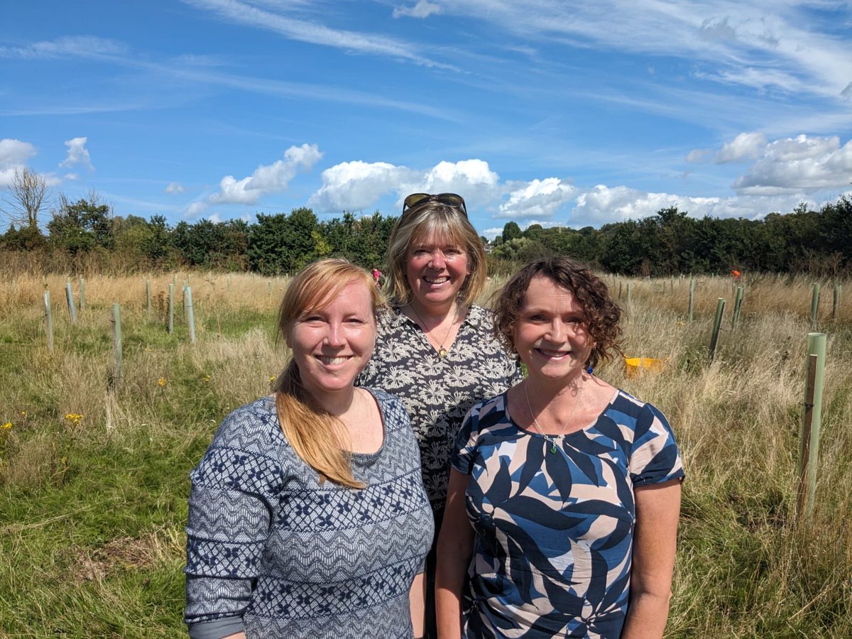 TessRead's tweet photo. Such a great morning looking after our new trees at Haven woodland, putting mulch at their roots, and generally making sure they are growing and thriving, which almost all of them are! Lovely time with these fab ladies and so many residents and helpers! #Green #Exeter #TreesRule https://t.co/dveZSkZUxn