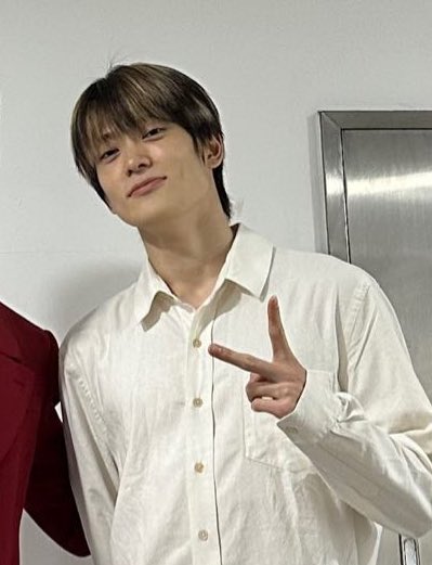 yunotized's tweet photo. jaehyun looks so attractively cute with his new hair https://t.co/eh4wKMc450