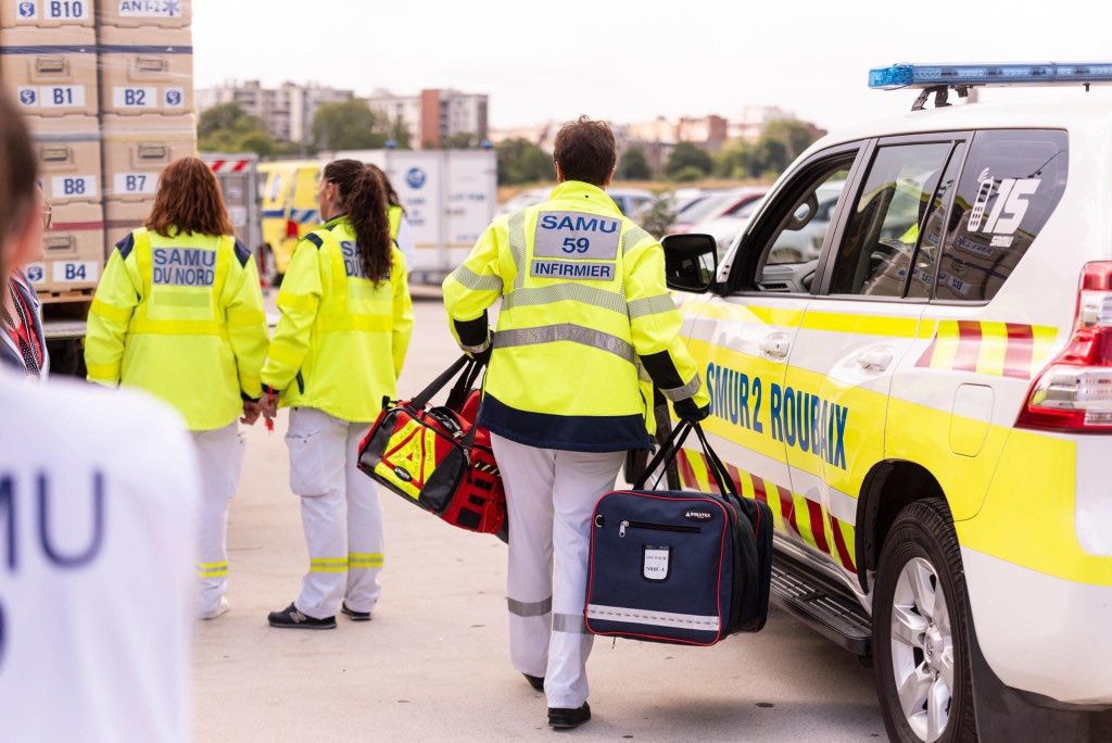 ActuSamu's tweet photo. [ ActuSAMU - Exercice ] : 🟠 #SSE : Les équipes du #SAMU59 étaient mobilisées pour un exercice Situation Sanitaire Exceptionnelle à #Lille ✅🚑

🩺➡️ S’entraîner, pour toujours être prêts 💪

👏 Bravo aux équipes du Département du Nord ! 

📸 CHU de Lille https://t.co/kFWyUeyIi1