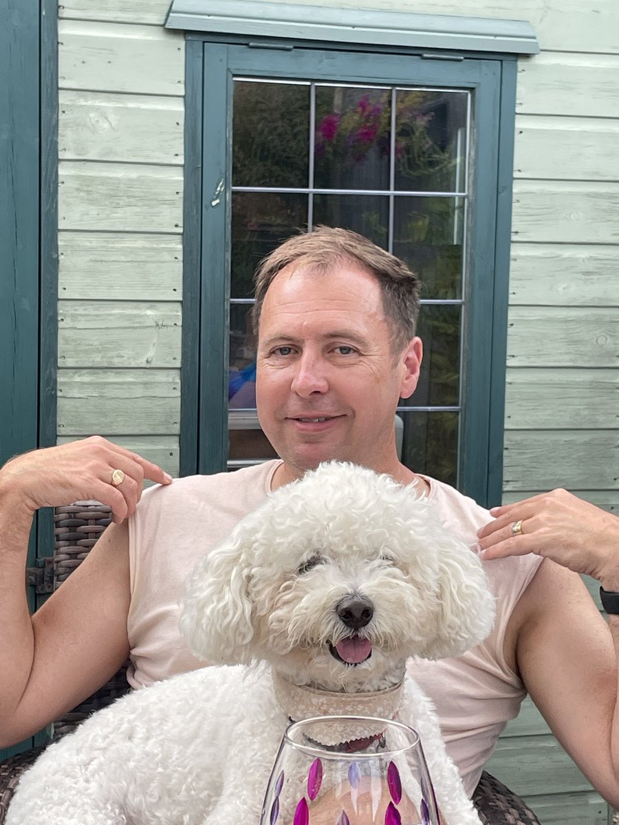 hammonster's tweet image. Love mum’s friends coming round….I’m always being asked to pose for selfies…and I get lots of treats too! @JenkinsonTroy @dmouldseducator @OtisBichon @Monty_Bichon @jenny_bichon @Daisy_Tait @WalshKim @OllyMister191 @WBichon @ElsaandEva @mimmel99 #bichonfrise