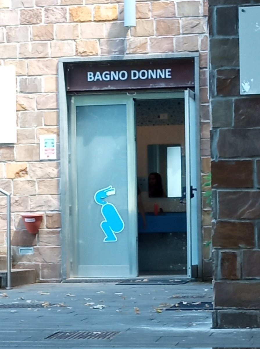 I simboli sui bagni delle Grotte di Pertosa sono stupendi