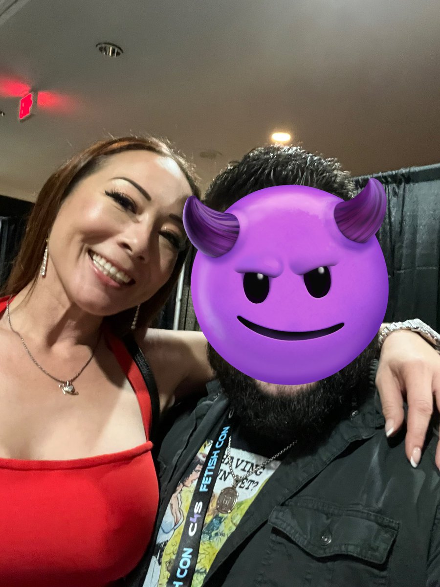 Beauties_Bound's tweet photo. Ran into the lovely @NyssaNevers last night at the @FetishCon Red Carpet! https://t.co/hsDGHfySUL