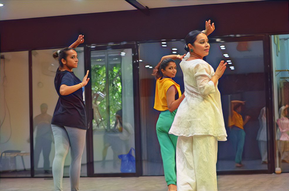adbhuttweet's tweet photo. “Embark on a mesmerizing journey of expression and movement through the art of Kathak dance…” #kathakday https://t.co/suZKKP2Bjc