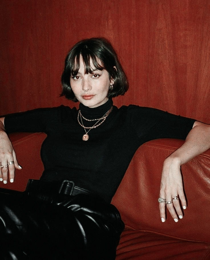 ᅟ
ᅟ
ᅟ
ᅟᅟᅟᅟᅟ
ᅠᅠᅠᅠᅠᅠᅟ
ᅟᅟ   ㅤ
ㅤ
ㅤㅤ Temían toparse con la verdadera
ㅤㅤ mirada de una 𝐦𝐮𝐣𝐞𝐫, ser testigos 
ㅤ ㅤde la poderosa tormenta que 
ㅤㅤ habita en su interior, aguardando 
ㅤㅤ el momento para desatarse.
ㅤ
ᅟ
ᅟ
ᅟ
ᅟᅟᅟᅟᅟ
ᅠᅠᅠᅠᅠᅠᅟ
ᅟᅟᅟ