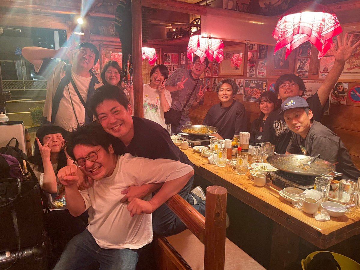 ebisumaru19's tweet photo. こぽぽ水中！全6公演ありがとございました！！最高のスタッフさん達と最高に楽しい単独をさせてもらいました！夏にぴったりの水タイプの思い出たち！😊🏄‍♂️ 配信も始まってるのでぜひ見てください！見てくれた方「#こぽぽ水中」で感想つぶやいてほしいです！今年の夏を一緒に溺れてくれようか！！🤽🏻‍♂️🏌🏻‍♂️🤸🏻‍♀️ https://t.co/5oys9Xute1