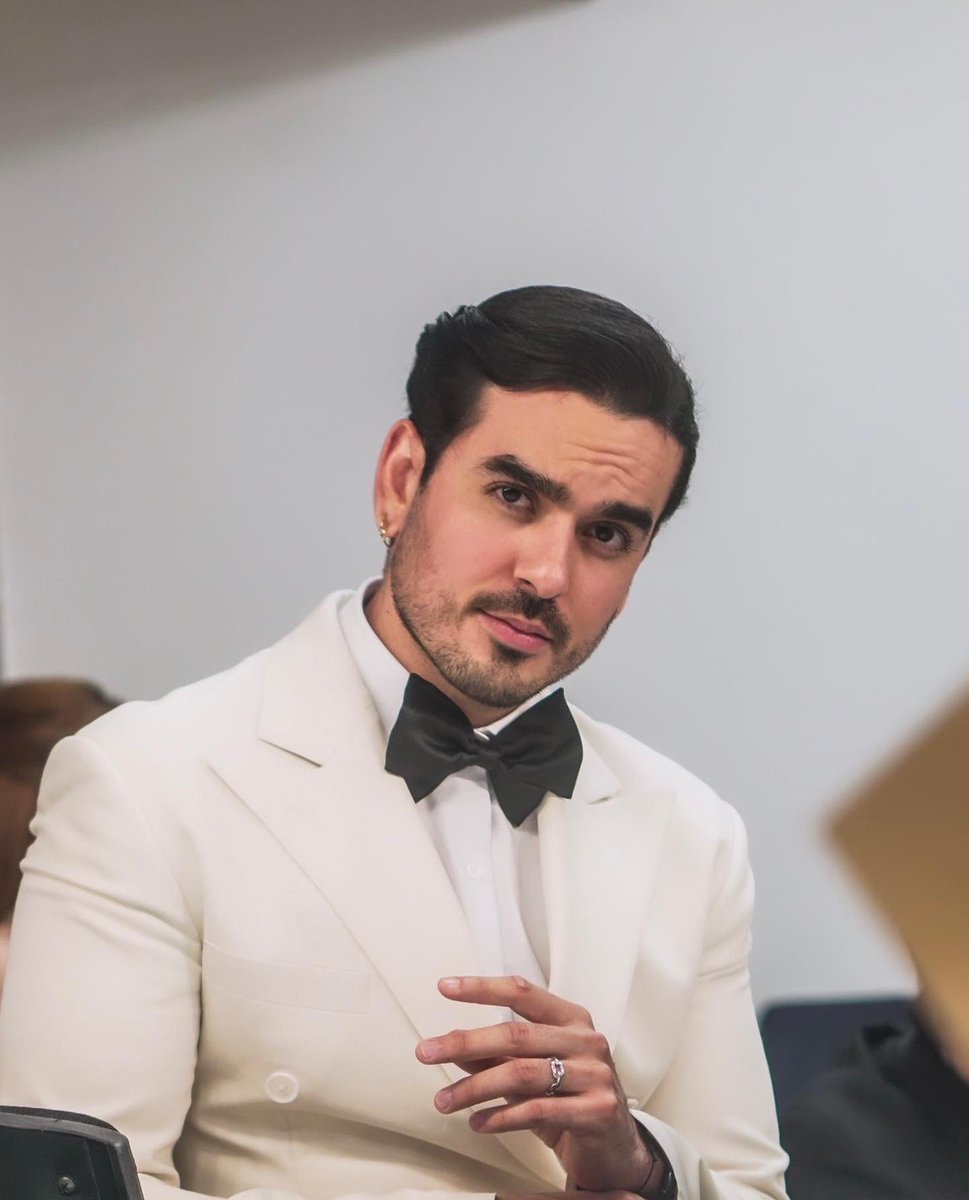 andresseuv's tweet photo. Anoche fue una de las mejores noches de mi vida🤍 tenía tiempo sin sentir esa catarsis al cantar y ustedes, ahí al frente conmigo fueron parte fundamental para que la noche fuera lo que fue. GRACIAS🤍 https://t.co/98LkgndcU9