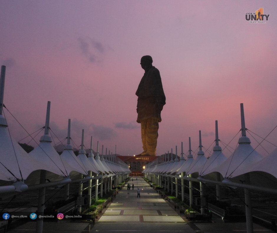 souindia's tweet image. Under the mesmerizing hues of a pink sunset, the #StatueOfUnity stands tall, a timeless marvel amidst the embrace of nature&apos;s beauty. #StatueOfUnity #UnityInNature