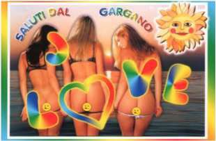 celluzzi's tweet image. ma vee ricordate ste cartoline?
Era pieno e in bella vista dal giornalaio e in tutti i negozi de souvenir.
Quella della sicilia mi ammazza