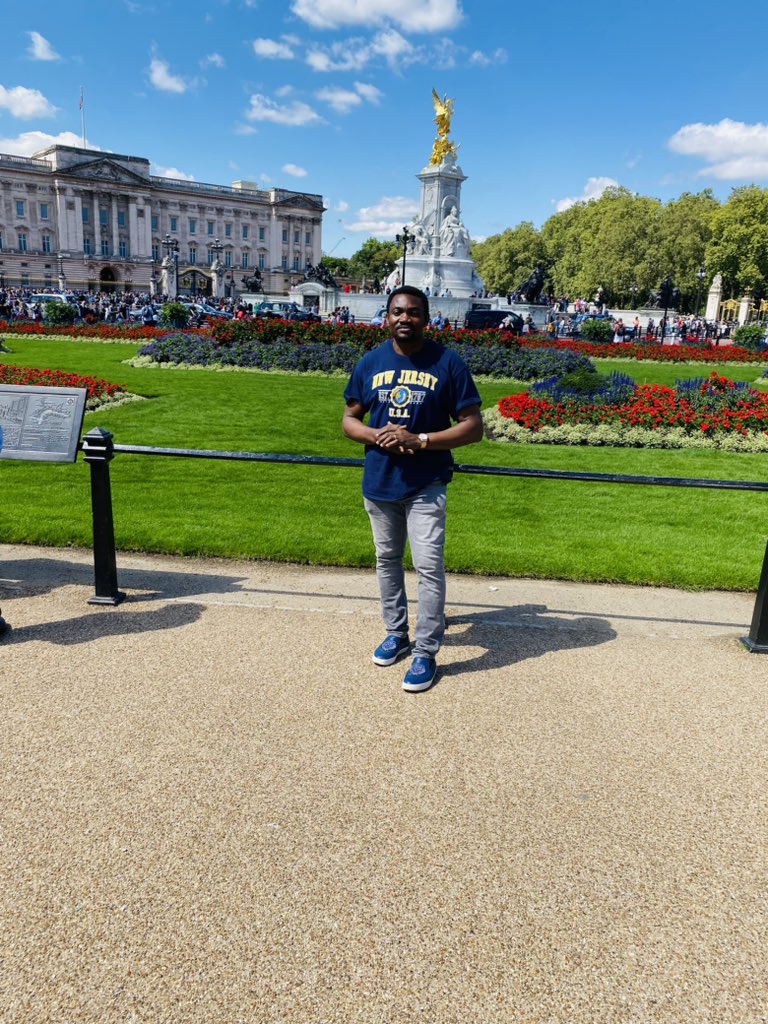 MrGbalor's tweet photo. #London summer vibes #1989TaylorsVersion https://t.co/vpn0NVLGOO